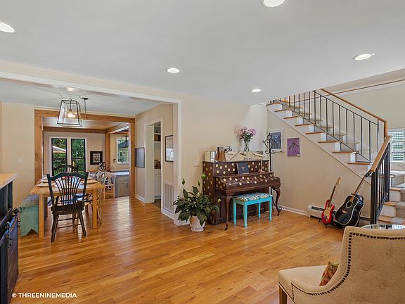 2nd image of 742 E Lincoln Ave