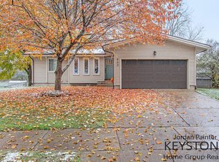 865 Parkway Dr NE, Grand Rapids, MI