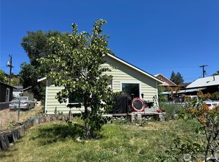 324 W Bartlett Ave, Omak, WA 98841