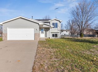 4040 Lake Ridge Dr, Big Lake, MN 55309
