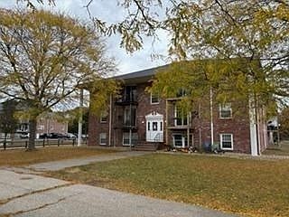1st image of 10 Woodman Way APT 10
