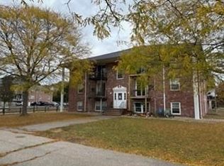 10 Woodman Way APT 10, Newburyport, MA 01950