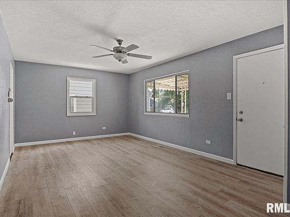 5th image of 8 Douglas Ct
