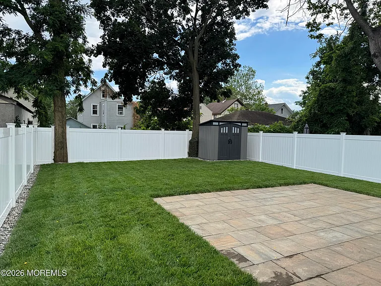 13 Locust Ave — Photo 21