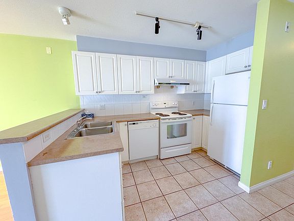 5th image of 5555 Victoria Dr #311