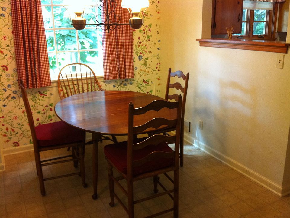 Bright and Sunny Dining Room