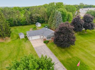 W685 Meadow Dr, Green Lake, WI 54941