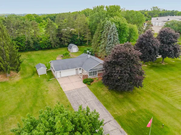 W685 Meadow Dr, Green Lake, WI 54941