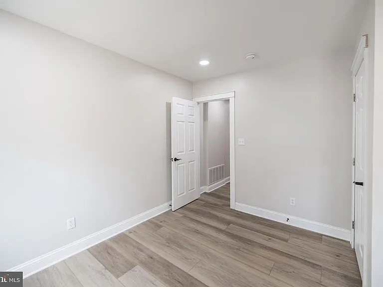 521 N Douglas St — Photo 18