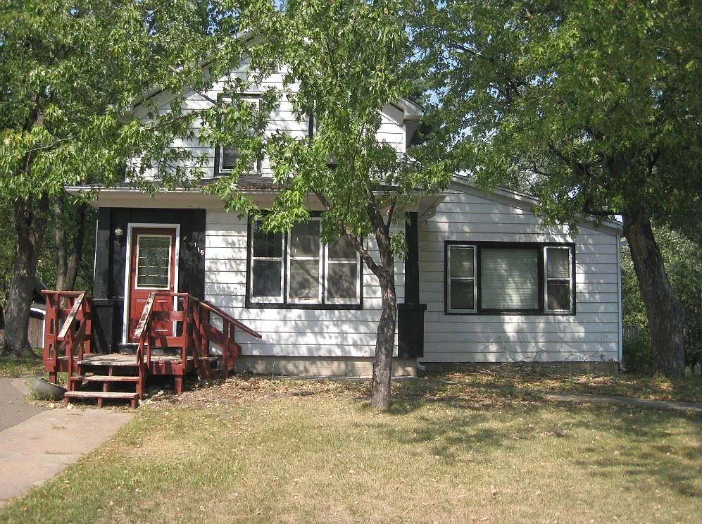 6 bed, $1,500 — Photo 1