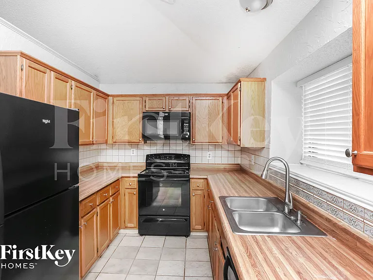 1317 Edelweiss Dr — Photo 7