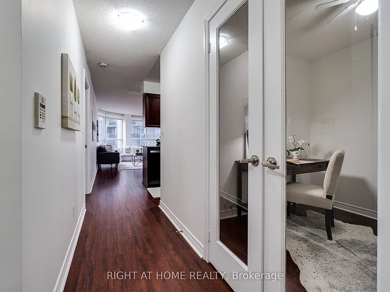 310 Burnhamthorpe Rd W #1713 — Photo 7