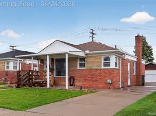 30242 Taylor St, Saint Clair Shores, MI 48082