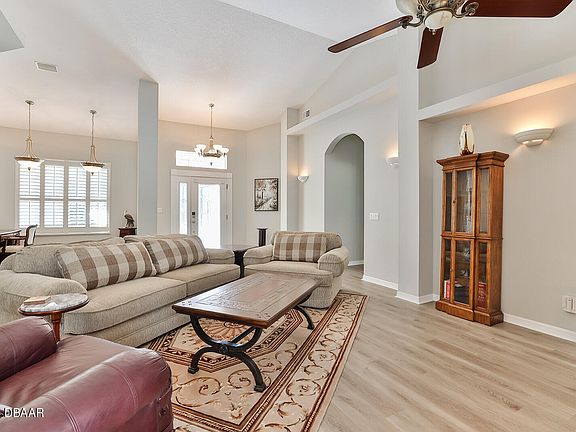 4th image of 1124 Killarney Dr