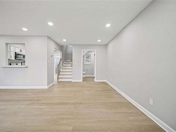 5th image of 5419 Grand Lake Cres