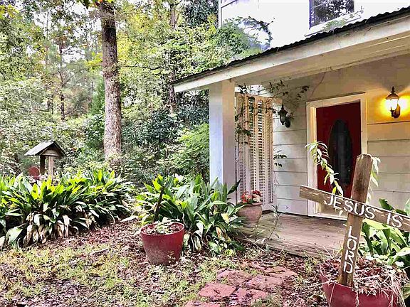 2nd image of 275 Lake Camelot Cir