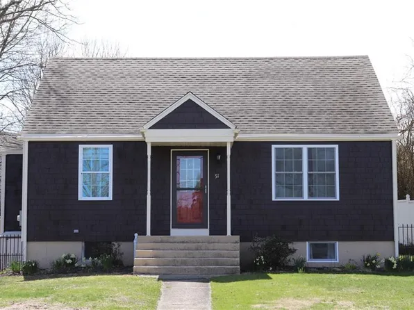 51 Pleasant Ave, Tiverton, RI 02878