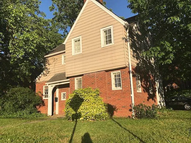 N Pershing Dr — Photo 1