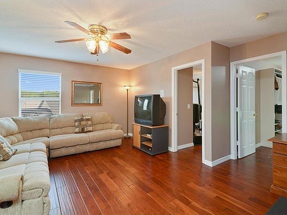 4th image of 13519 Briarmoor Ct
