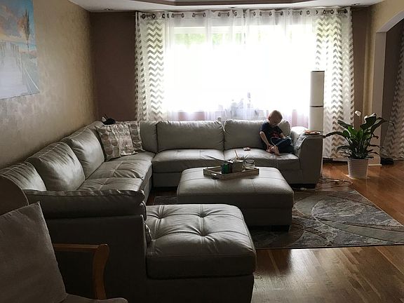 3rd image of 720 W Dempster St #G208