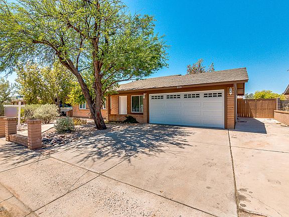 3rd image of 2135 E Catalina Ave