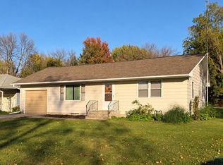 304 E 3rd St, Lake Park, IA 51347