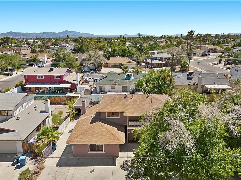 2571 Vegas Valley Dr — Photo 40
