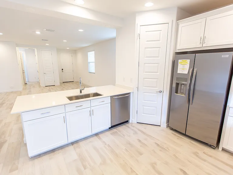 2243 E Ridgewood Ln — Photo 27