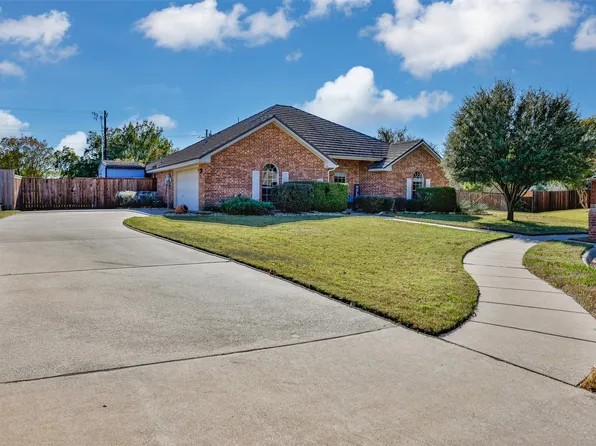 2200 High Meadow Dr, Denton, TX 76208