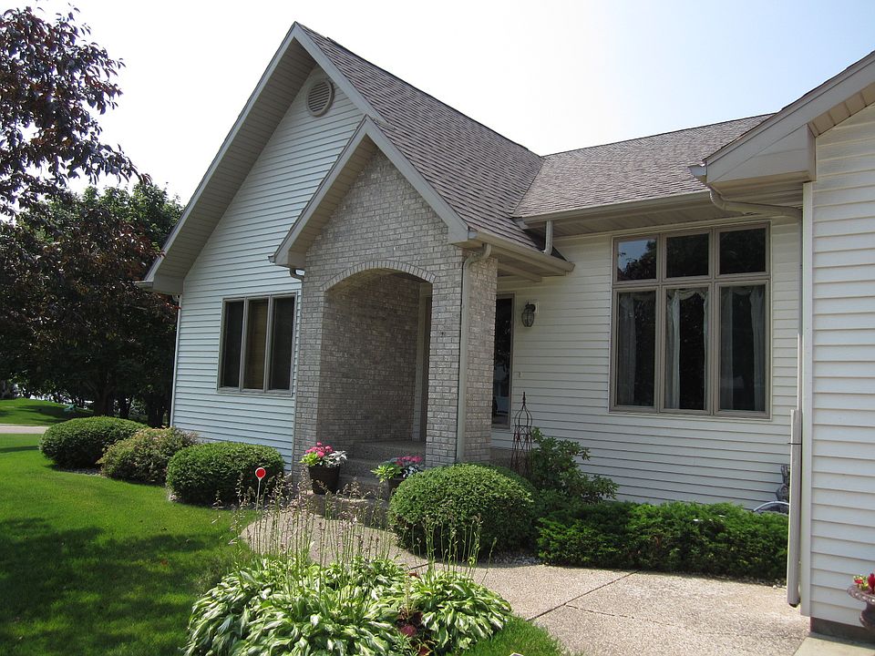 1st image of 702 Edgewater Dr