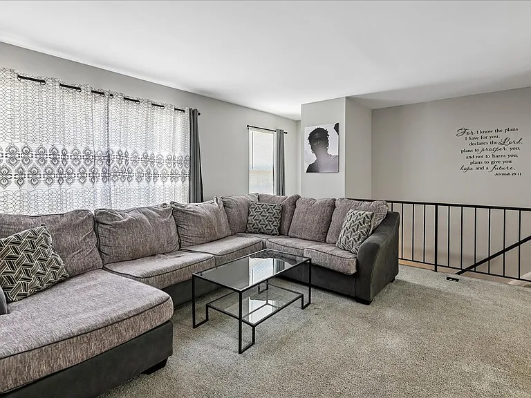530 Mount Lubentia Ct E — Photo 4