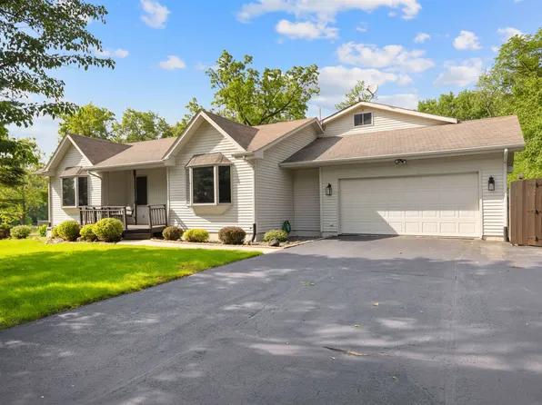 731 Parker Woods Dr, Rockford, IL 61102