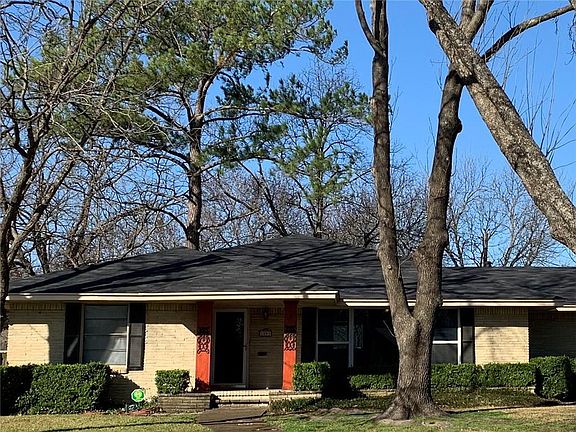 2nd image of 1003 Lakeshore Dr