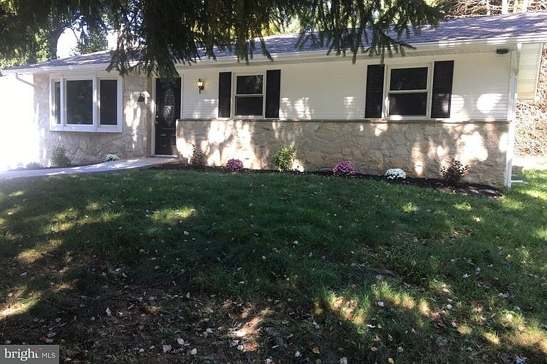 1st image of 106 Valley Ave