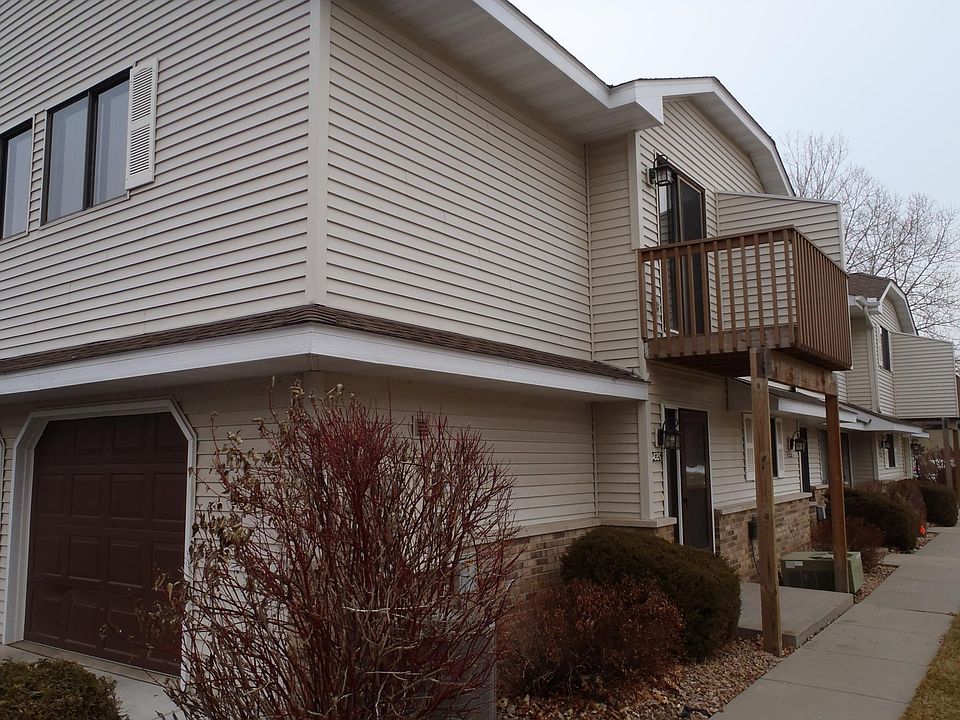 Outside view of unit. End location with only one shared wall.