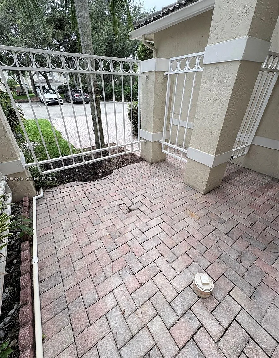 Pembroke Isles 1 — Photo 4