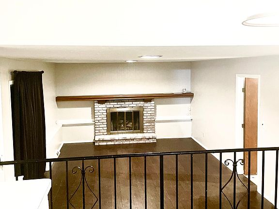 4th image of 4621 Whitehall Dr
