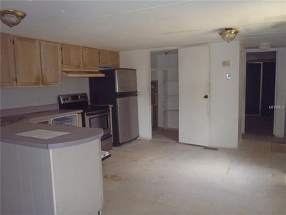 4th image of 2345 Packard Ave