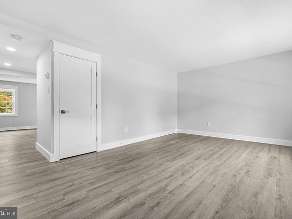 3rd image of 1716 Golden Ct