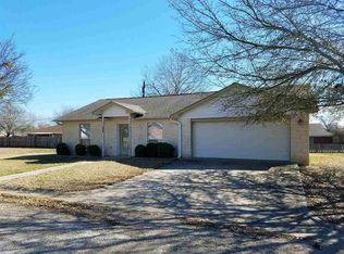 206 Nashua St, Groesbeck, TX 76642