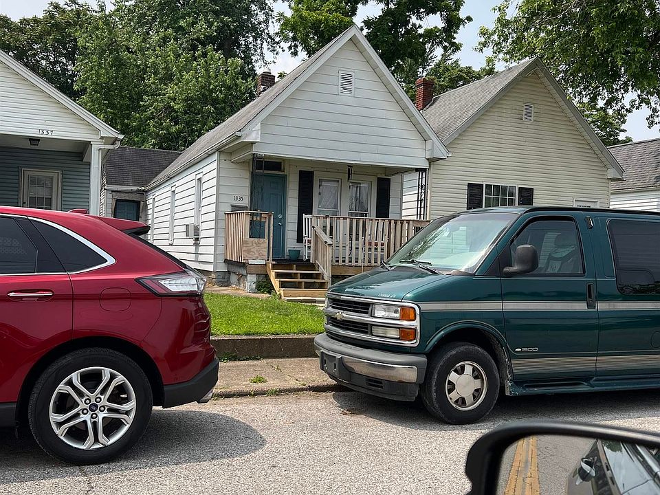 2nd image of 1335 E Franklin St