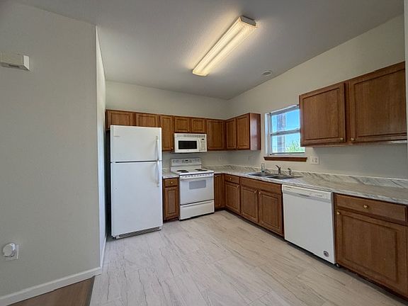 5th image of 425 Thornton St APT C
