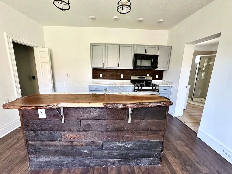 1379 Paulson Ave — Photo 8