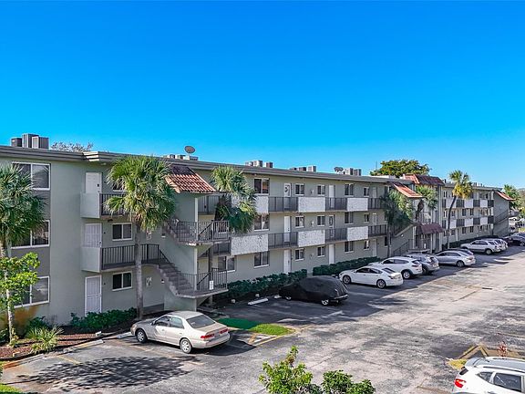 2nd image of 5935 Del Lago Circle #108
