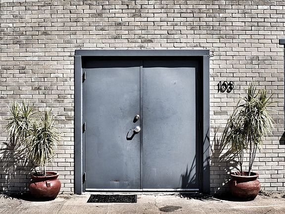 2nd image of 1519 Beaumont St APT 103