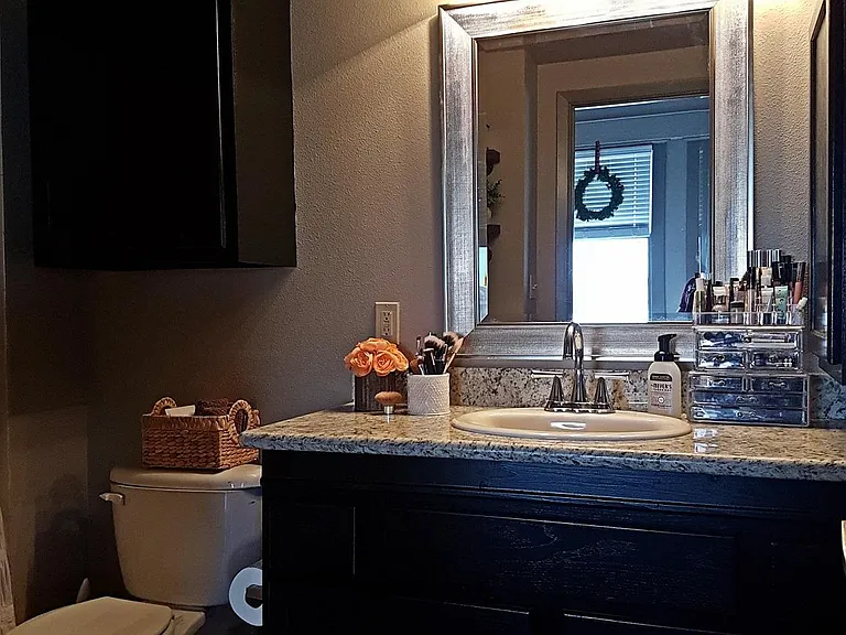 Nueces Lofts — Photo 20