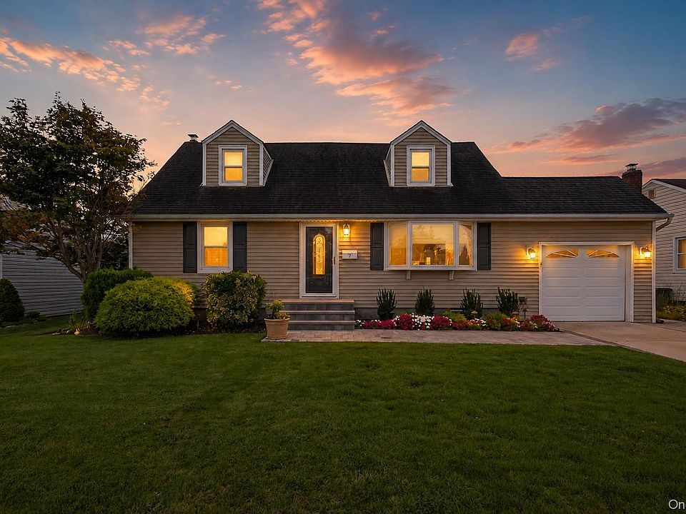 1st image of 7 Greenbriar Lane