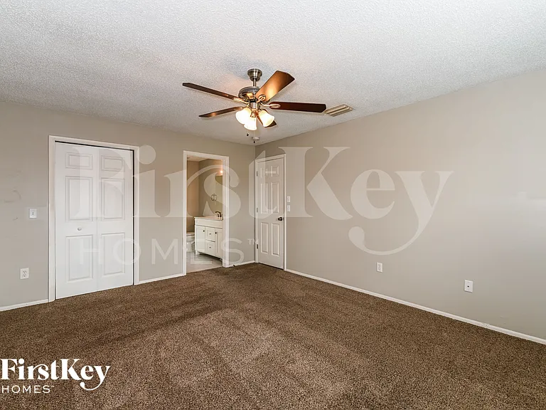 4404 SW 6th Pl — Photo 9