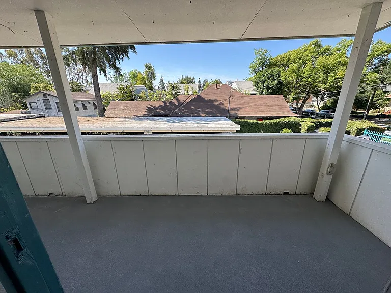 Oakland Gardens — Photo 14