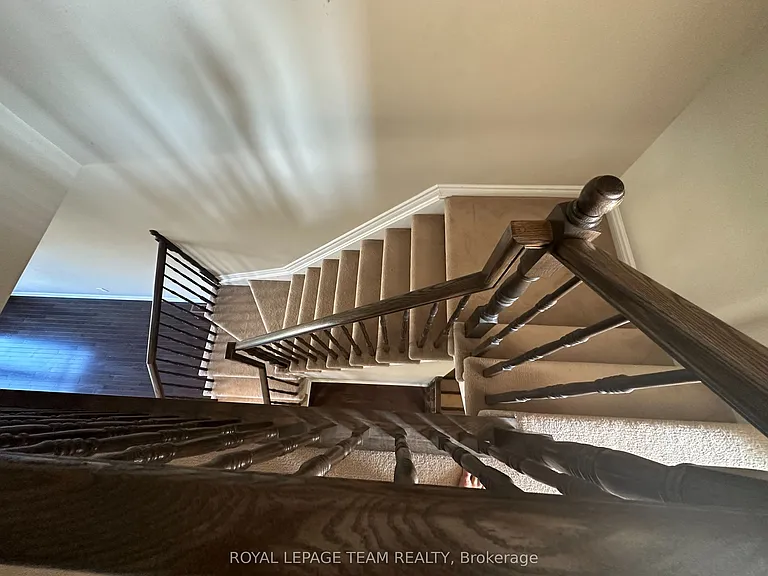 940 Cobble Hill Dr — Photo 13
